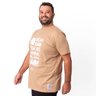camiseta plus size masculina quem nao tem as manha bege lado