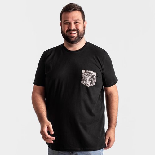 Camiseta Plus Size Masculina Preta Bolso Futurista