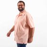 camisa plus size masculina cardin oversized salmao lado