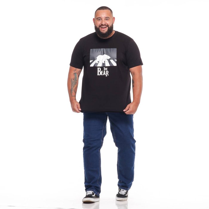 camiseta plus size masculina the bear preta mais pano corpo inteiro frente