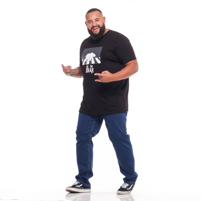 camiseta plus size masculina the bear preta mais pano corpo inteiro lado