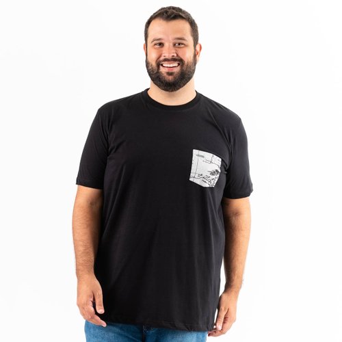 camiseta plus size masculina preta bolso mapa frente